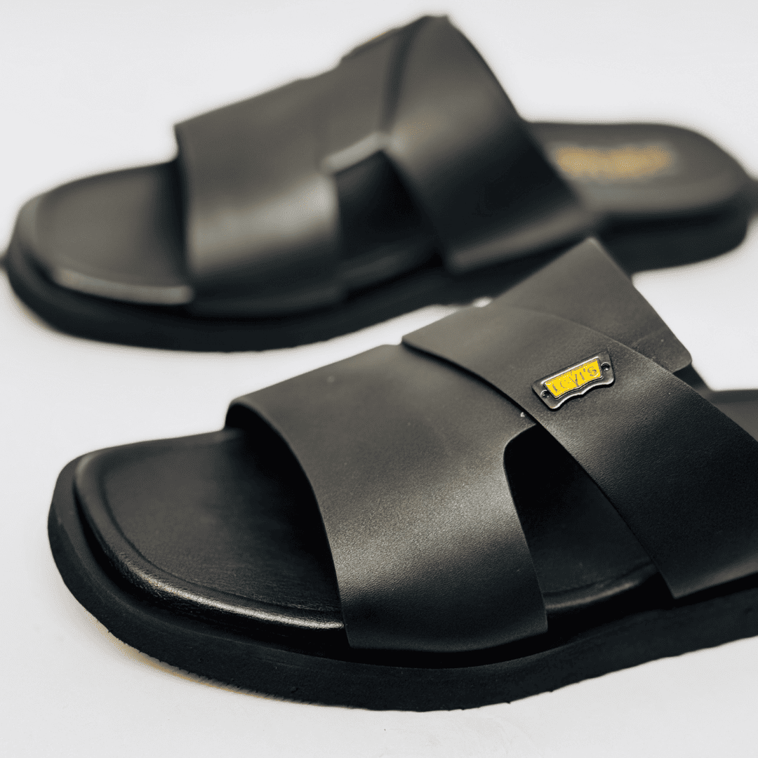 ক্লাসিক ব্ল্যাক-স্ট্র্যাপ স্লাইড স্যান্ডেল - Image 3