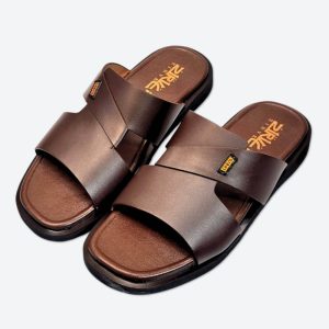 ক্লাসিক ব্রাউন-স্ট্র্যাপ স্লাইড স্যান্ডেল